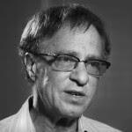 Ray Kurzweil, director de ingeniería de Google: No sólo quiere conseguir la inmortalidad, sino que se atreve a resucitar a los muertos. Ray Kurzweil, director de ingeniería de Google: No sólo quiere conseguir la inmortalidad, sino que se atreve a resucitar a los muertos.