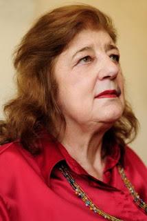 Juana Bignozzi, vuelvo a pintar las flores de mi juventud...