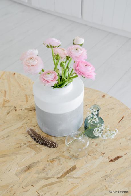 Paredes blancas y detalles pastel inspiración casas del mundo estilo nórdico escandinavo espacios diáfanos decoración en blanco y pasteles casa flotante amsterdam blog decoración nórdica 