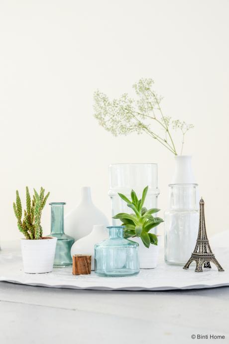 Paredes blancas y detalles pastel inspiración casas del mundo estilo nórdico escandinavo espacios diáfanos decoración en blanco y pasteles casa flotante amsterdam blog decoración nórdica 