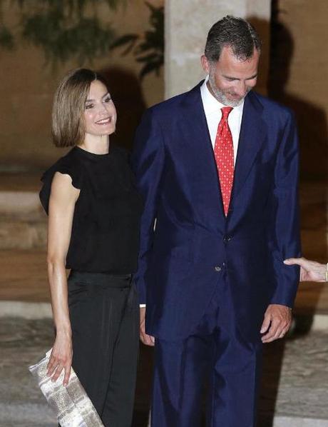 Dña. Letizia con top transparente en la recepción de los Reyes en Palma