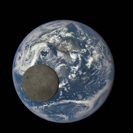 La Tierra y la cara oculta de la Luna