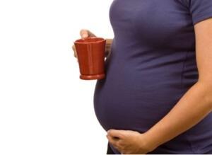 5 infusiones de hierbas medicinales ideales para fortalecer tu embarazo.