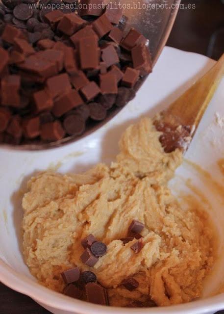 cookies americanas  dos chocolates, negro y con leche