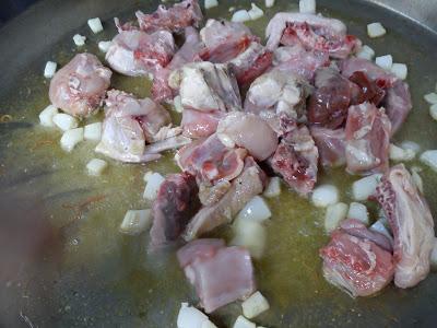 Paella Mixta - Una receta para los turistas extrajeros (Mediterranean chicken and shellfish paella)