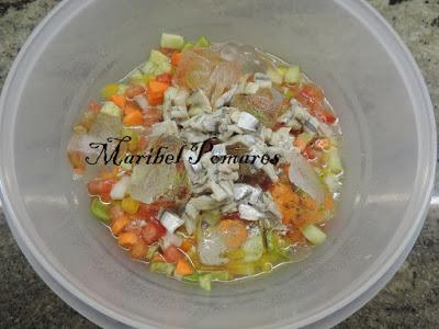 Ensalada de verano con boquerones en vinagre.