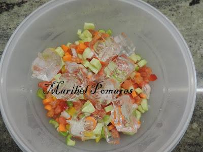 Ensalada de verano con boquerones en vinagre.