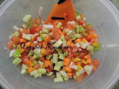 Ensalada de verano con boquerones en vinagre.