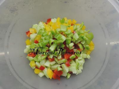 Ensalada de verano con boquerones en vinagre.