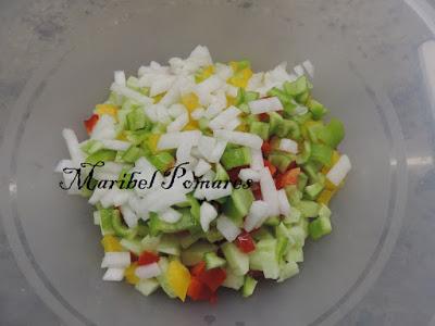 Ensalada de verano con boquerones en vinagre.