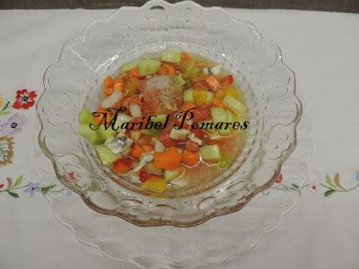 Ensalada de verano con boquerones en vinagre.