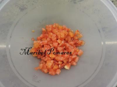 Ensalada de verano con boquerones en vinagre.