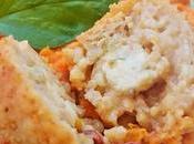 Bolitas arroz rellenas queso azúl vegano BlueRisella salsa zanahoria guisantes