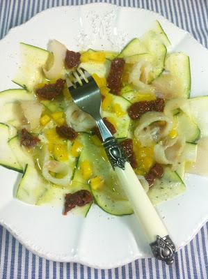 Ensalada De Calabacín Con Bacalao Ahumado Y Tomates Secos