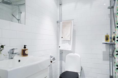 Blanco y negro en la decoración de un apartamento.