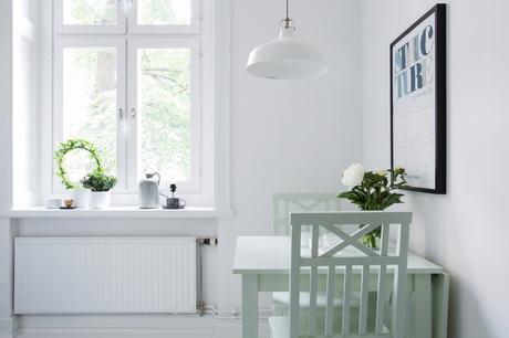 Blanco y negro en la decoración de un apartamento.