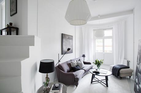 Blanco y negro en la decoración de un apartamento.