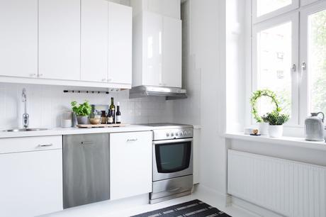 Blanco y negro en la decoración de un apartamento.