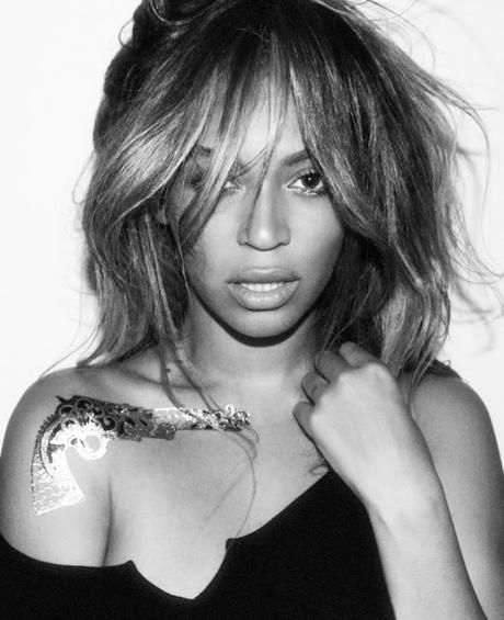Beyonce posa para su colaboración con Flash Tattoos