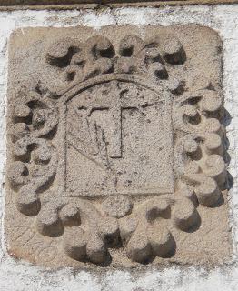 Tesoros del camino: escudo de la Inquisición, en Malpartida de Cáceres