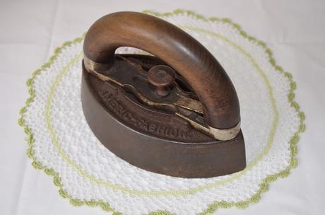 Planchas de carbón y pañitos de ganchillo.