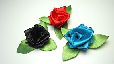 Rosas con cintas de raso