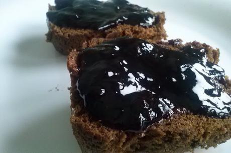 BIZCOCHO DE CACAO EN TAZA AL MICROONDAS