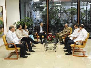 El mandatario cubano, Raúl Castro, y el vicepresiden...