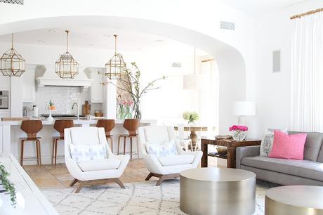 ANTES/DESPUÉS: CÓMO TRANSFORMAR UN SALÓN OSCURO EN OTRO LUMINOSO Y CHIC