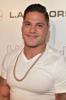 Ronnie acude al décimo aniversario de la revista Life & Style Weekly