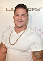 Ronnie acude al décimo aniversario de la revista Life & Style Weekly