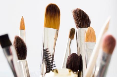 Limpiar las brochas y pinceles es esencial para mantener la piel limpia y sana
