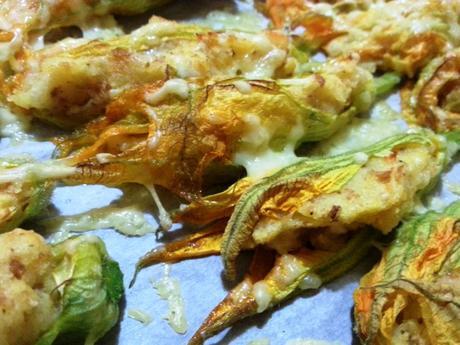 Flor de calabacín rellenas, Flores de calabacín rellenas de patatas y queso, flor de calabacin relleno de patata, recetas de cocina italiana, recetas de comida italiana, recetas italianas, Fiori di zucca ripieni, stuffed pumpkin flowers flordecalabacinrelleno6