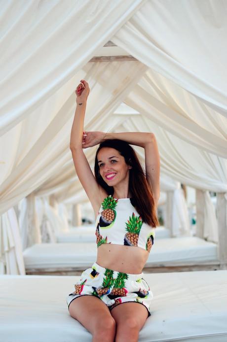 DOS PIEZAS CON ESTAMPADO DE PIÑAS