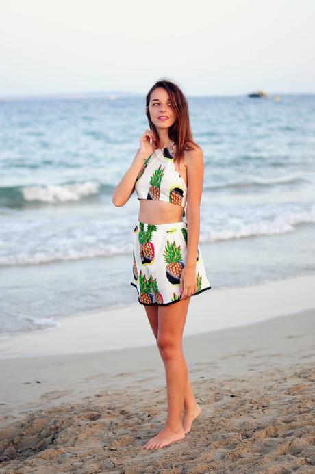 DOS PIEZAS CON ESTAMPADO DE PIÑAS