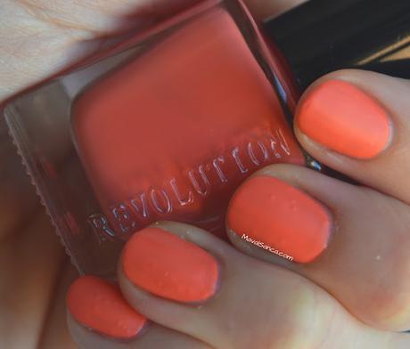 Swatches en mis uñas de esmaltes de MAKEUP REVOLUTION// MAKEUP REVOLUTION nail polishes nail swatches