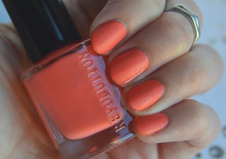 Swatches en mis uñas de esmaltes de MAKEUP REVOLUTION// MAKEUP REVOLUTION nail polishes nail swatches