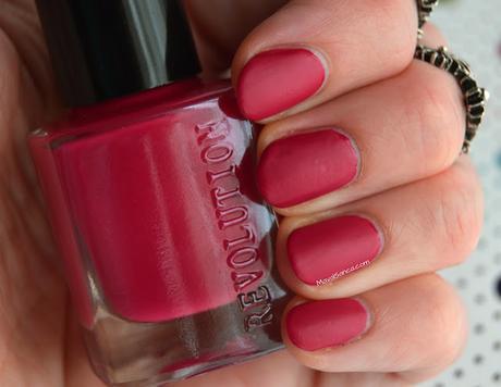 Swatches en mis uñas de esmaltes de MAKEUP REVOLUTION// MAKEUP REVOLUTION nail polishes nail swatches