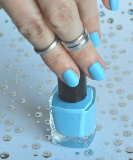 Swatches en mis uñas de esmaltes de MAKEUP REVOLUTION// MAKEUP REVOLUTION nail polishes nail swatches