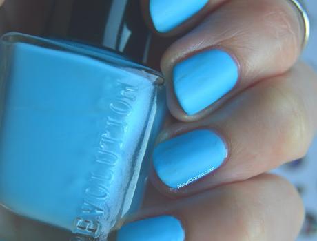 Swatches en mis uñas de esmaltes de MAKEUP REVOLUTION// MAKEUP REVOLUTION nail polishes nail swatches