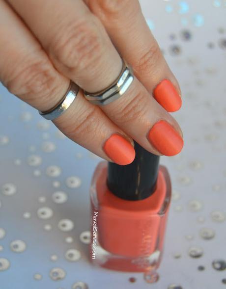 Swatches en mis uñas de esmaltes de MAKEUP REVOLUTION// MAKEUP REVOLUTION nail polishes nail swatches