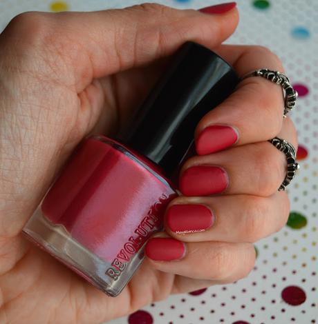 Swatches en mis uñas de esmaltes de MAKEUP REVOLUTION// MAKEUP REVOLUTION nail polishes nail swatches