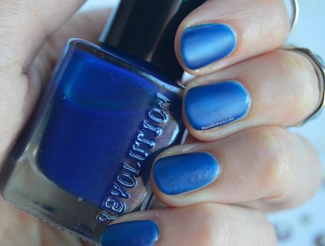 Swatches en mis uñas de esmaltes de MAKEUP REVOLUTION// MAKEUP REVOLUTION nail polishes nail swatches