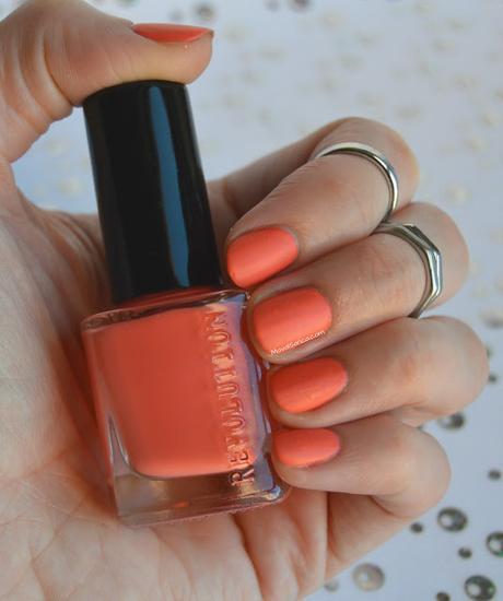 Swatches en mis uñas de esmaltes de MAKEUP REVOLUTION// MAKEUP REVOLUTION nail polishes nail swatches