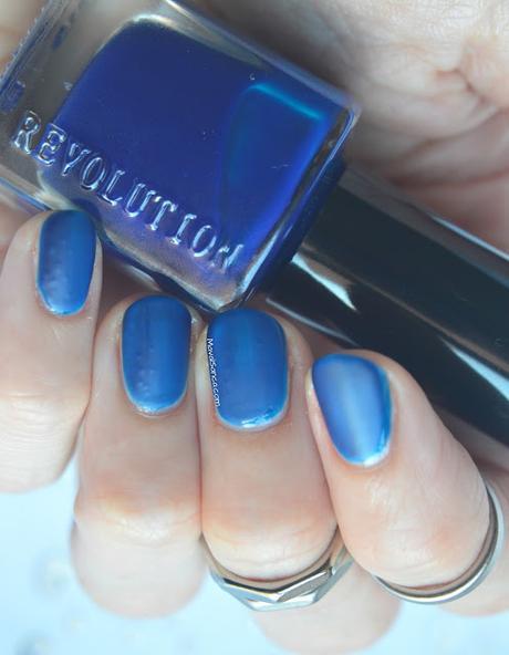 Swatches en mis uñas de esmaltes de MAKEUP REVOLUTION// MAKEUP REVOLUTION nail polishes nail swatches