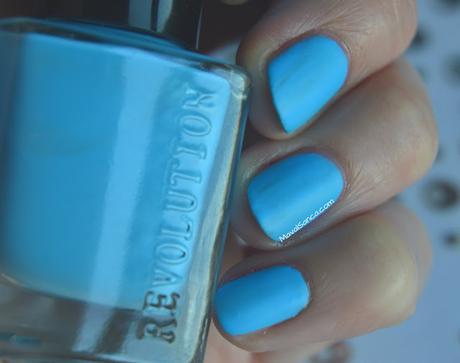 Swatches en mis uñas de esmaltes de MAKEUP REVOLUTION// MAKEUP REVOLUTION nail polishes nail swatches