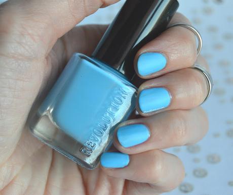 Swatches en mis uñas de esmaltes de MAKEUP REVOLUTION// MAKEUP REVOLUTION nail polishes nail swatches