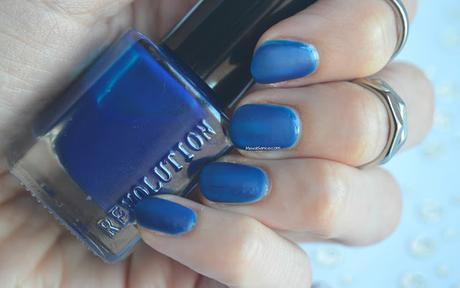 Swatches en mis uñas de esmaltes de MAKEUP REVOLUTION// MAKEUP REVOLUTION nail polishes nail swatches