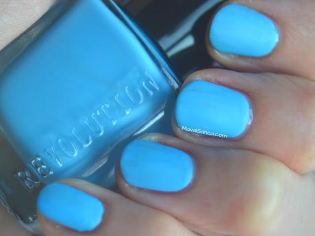 Swatches en mis uñas de esmaltes de MAKEUP REVOLUTION// MAKEUP REVOLUTION nail polishes nail swatches