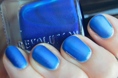 Swatches en mis uñas de esmaltes de MAKEUP REVOLUTION// MAKEUP REVOLUTION nail polishes nail swatches